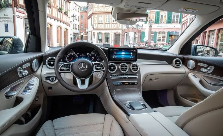 interior Mercedes GLC 300